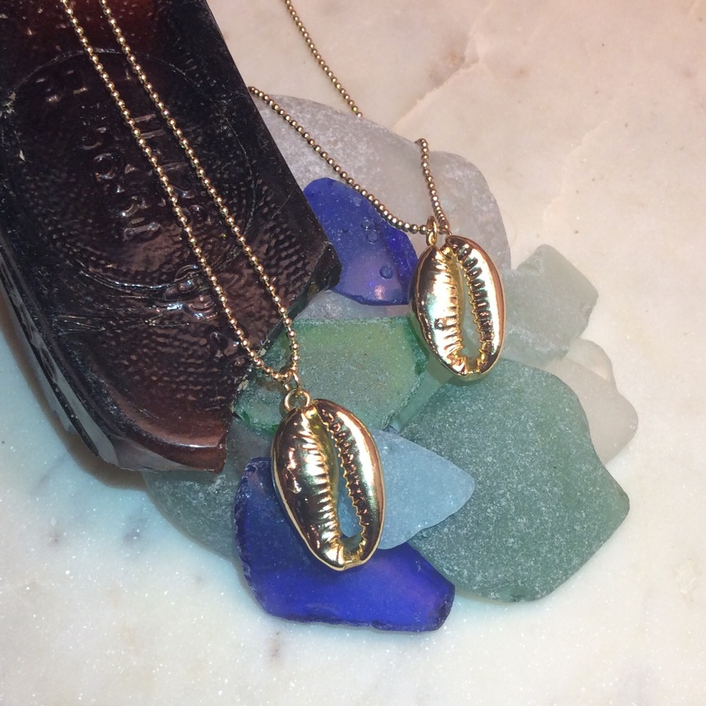 14k Gold-Dipped Genuine Cowrie Shell Necklace - Picture 5 of 6